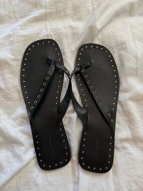 Free people leather black thong gold studded sandal flip flop sz 10